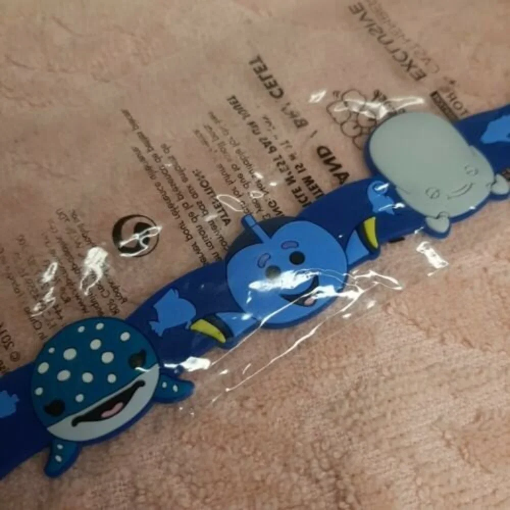 CAST MEMBER EXCLUSIVE 2016 Disney Store FINDING DORY Tsum Wristband Bracelet NEW